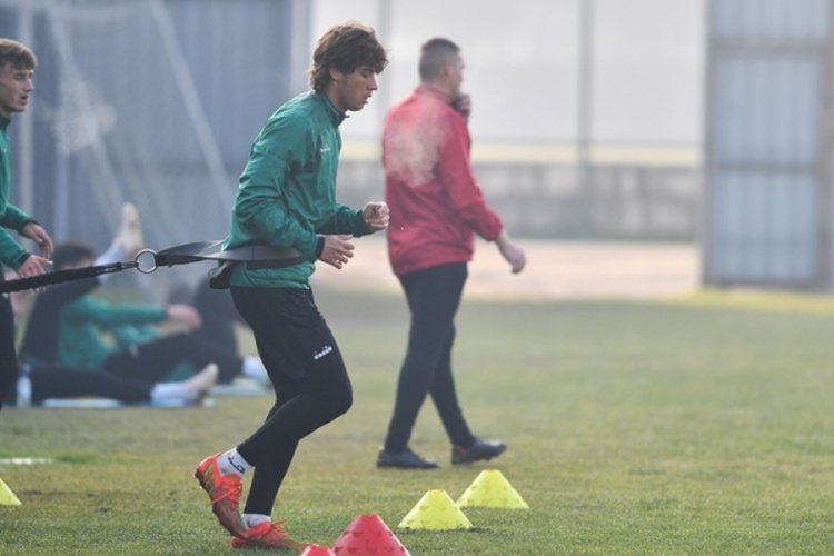 Bursaspor g&uuml;n&uuml;n ilk antrenmanını yaptı