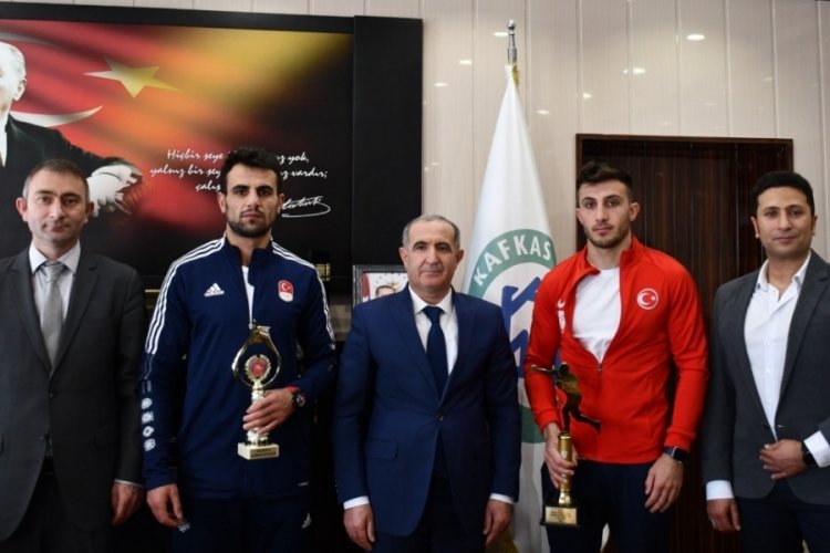 Kafkas &Uuml;niversitesi &ouml;ğrencileri T&uuml;rkiye Şampiyonu oldu