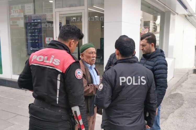 'Dolandırıcılardan kurtaracağız' dediler! Yaşlı adamı dolandırdılar