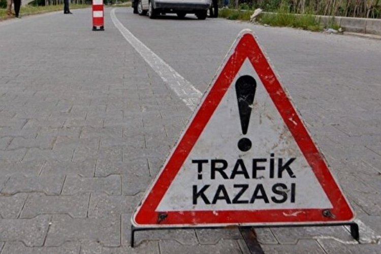 Balıkesir'de ara&ccedil; tıra &ccedil;arptı! 3 kişi hayatını kaybetti
