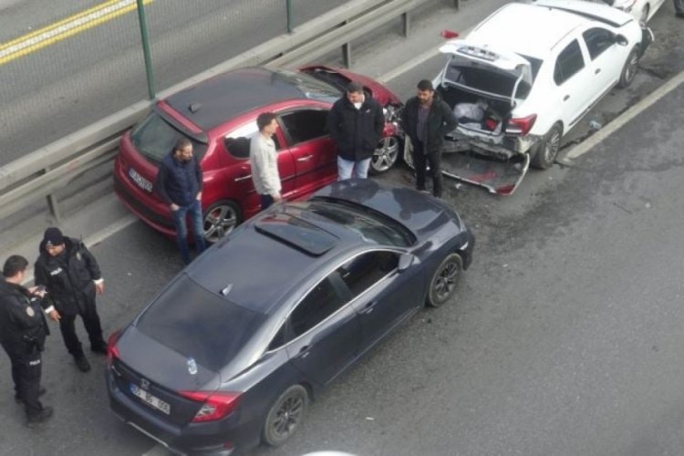 İstanbul Avcılar'da zincirleme kaza! Trafikte uzun s&uuml;re aksama yaşandı