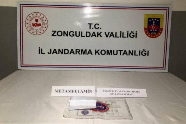 Zonguldak'ta jandarmanın aradığı ş&uuml;phelilerin &uuml;zerinden uyuşturucu &ccedil;ıktı