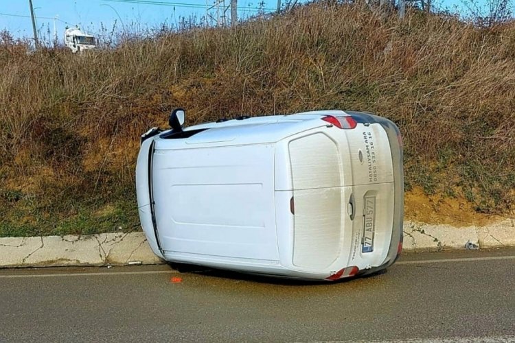 Yalova Esenk&ouml;y'de kontrolden &ccedil;ıkan kamyonet devrildi
