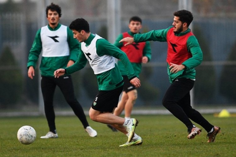 Bursaspor g&uuml;n&uuml; &ccedil;ift antrenmanla kapadı