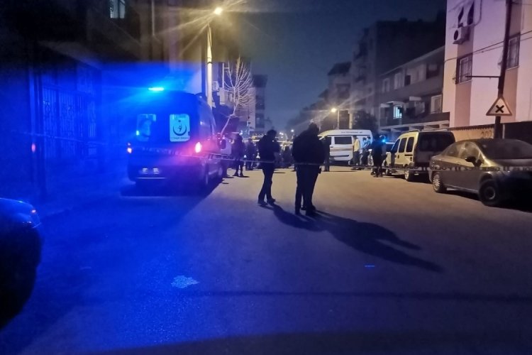 İzmir'de 18 yaşındaki gen&ccedil; sokak ortasında &ouml;l&uuml; bulundu
