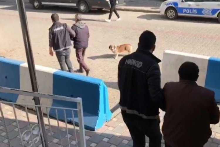 İzmir'de uyuşturucu operasyonunda 2 ş&uuml;pheli tutuklandı