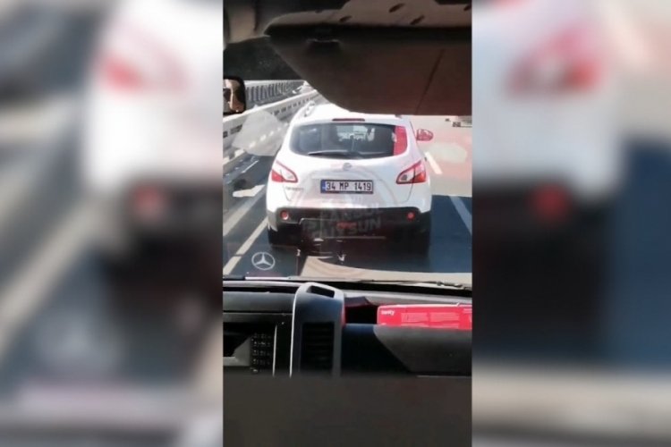 İstanbul'da otomobil s&uuml;r&uuml;c&uuml;s&uuml; ambulansa yol vermedi