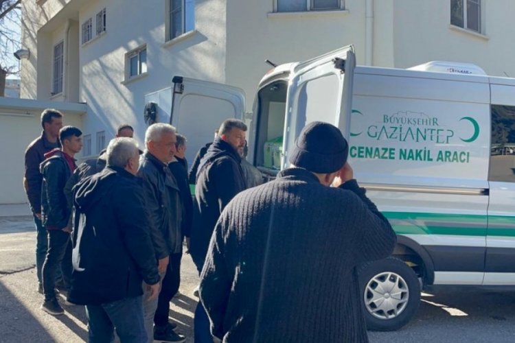 Gaziantep'te yolun karşısına ge&ccedil;mek isterken ara&ccedil; &ccedil;arpmasıyla &ouml;ld&uuml;