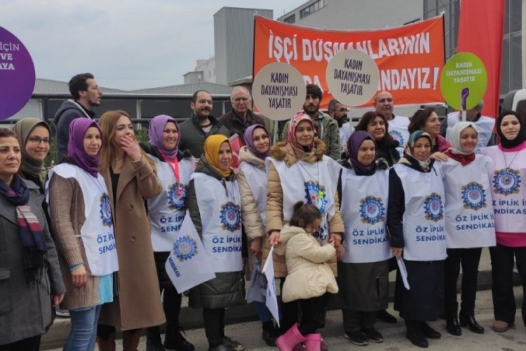 Bursa'da tekstil iş&ccedil;ilerinden şarkılı t&uuml;rk&uuml;l&uuml; basın a&ccedil;ıklaması&nbsp;