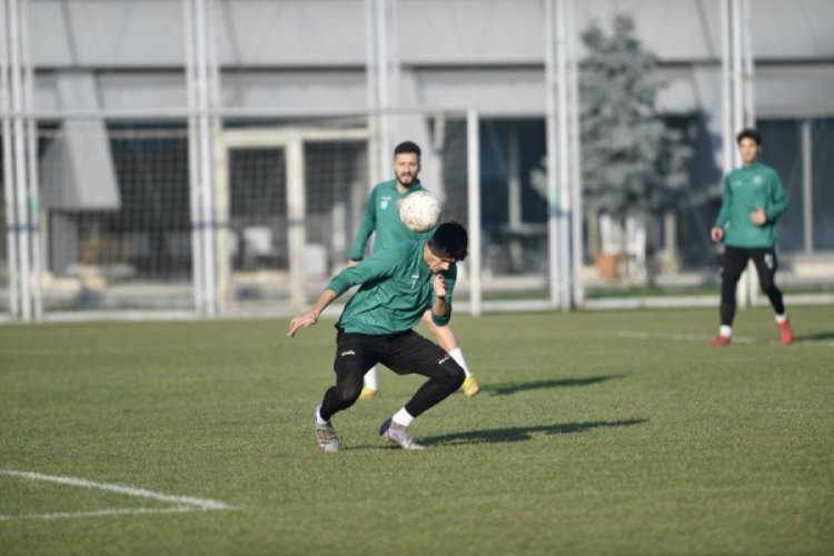 Bursaspor'da h&uuml;cum-savunma &ccedil;alışmaları