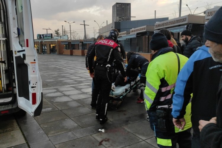 Kocaeli'nde kız kavgasında kan aktı: 1 yaralı