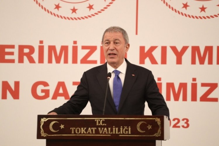 Hulusi Akar'dan "ter&ouml;rle m&uuml;cadelede kararlılık" mesajı