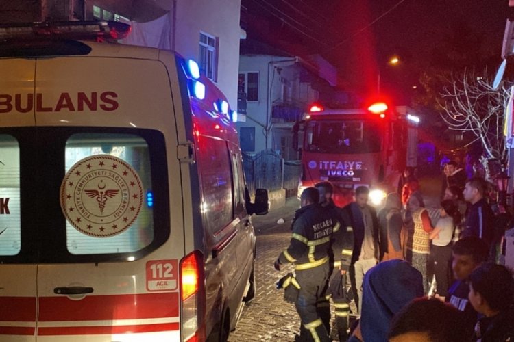 Kocaeli'nde yaktığı ateşe yanıcı madde d&ouml;kt&uuml;, kendisi ve &ccedil;ocukları yaralandı!