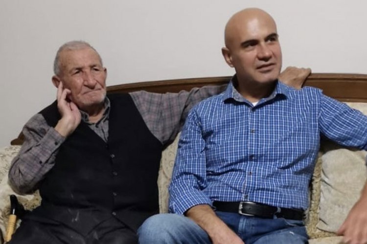 Turhan &Ccedil;&ouml;mez babasını kaybetti