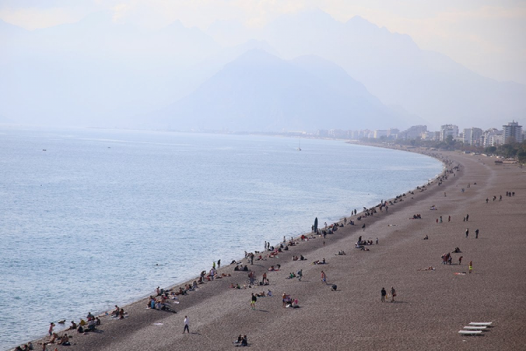 Antalya'da 92 yıl sonra en sıcak aralık ayı yaşandı