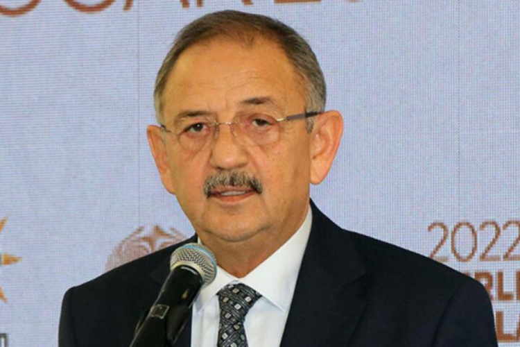 Mehmet &Ouml;zhaseki: Başka siyasiler konuşur, AK Parti yapar