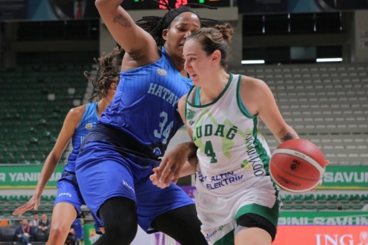 Uludağ Basket son periyotta &uuml;z&uuml;ld&uuml;