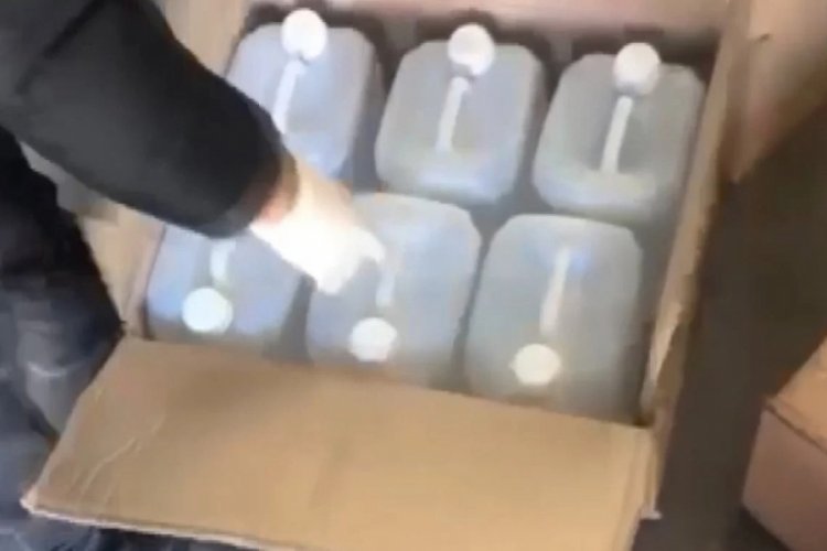 Gaziantep'te 300 litre ka&ccedil;ak alkol yakalandı