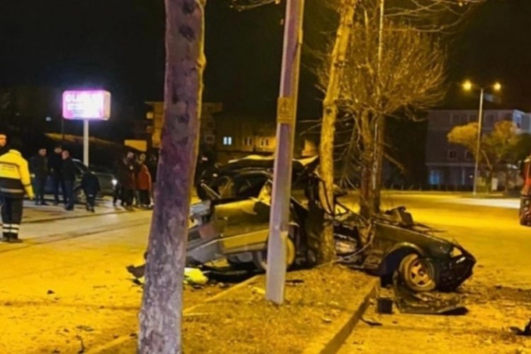 Kastamonu'da kazada hurdaya d&ouml;nen ara&ccedil;tan sağ &ccedil;ıktı!