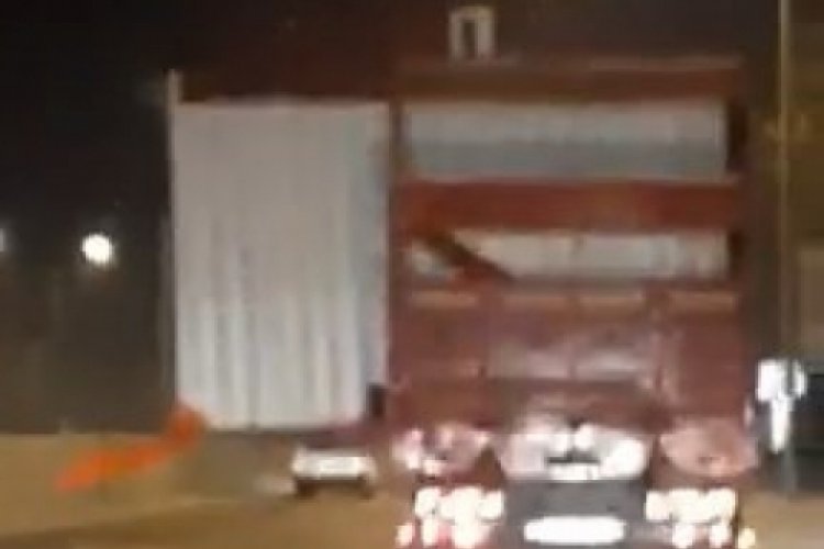 Bursa'da konteyner evle tehlikeli yolculuk