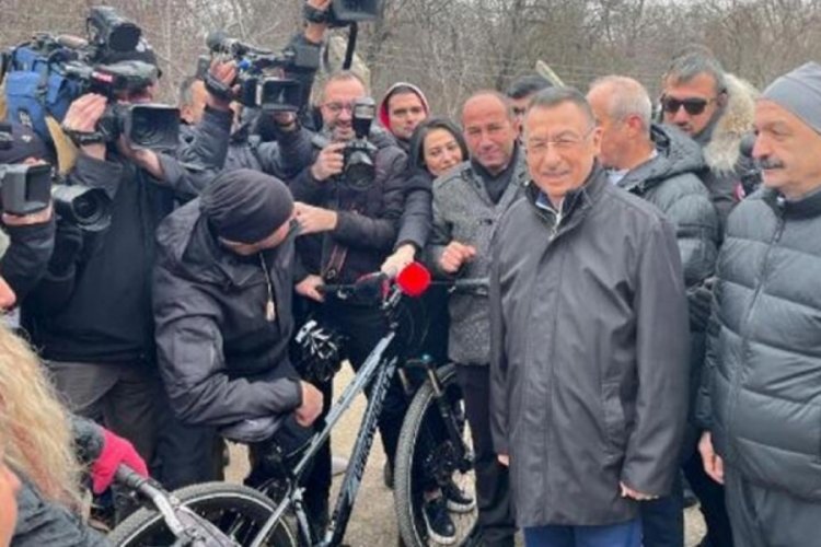 Fuat Oktay, gazetecilerin bisiklet s&uuml;r&uuml;ş etkinliğine katıldı