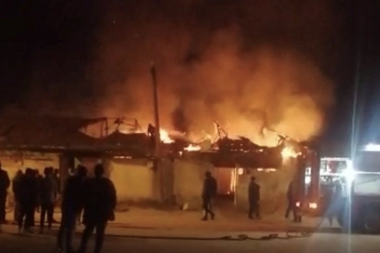 Manisa Alaşehir'de ahşap evde yangın