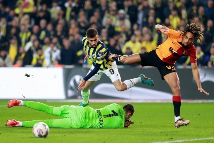 Muslera, kalesinde devleşti