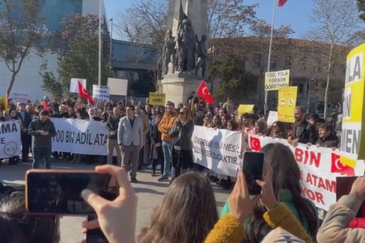 Demet Akalın &ouml;ğretmen eyleminde &ouml;ğretmene tepki g&ouml;sterdi