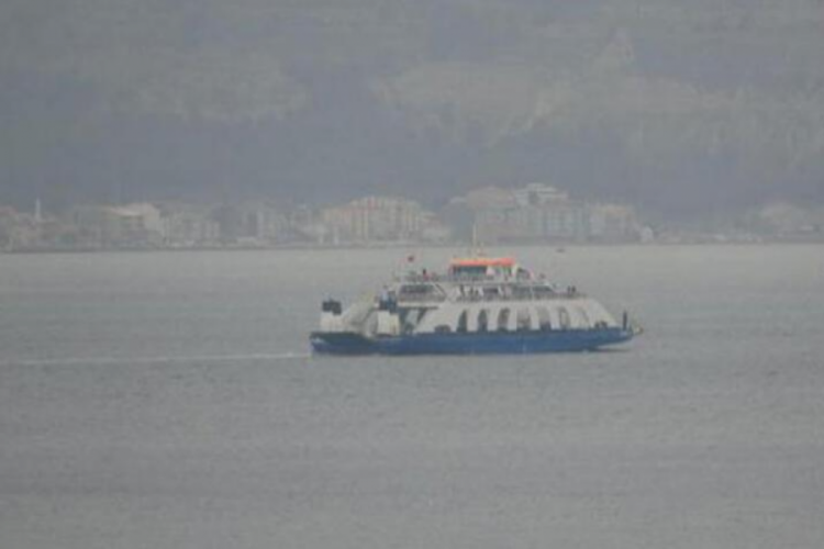 Feribot seferlerine fırtına engeli!