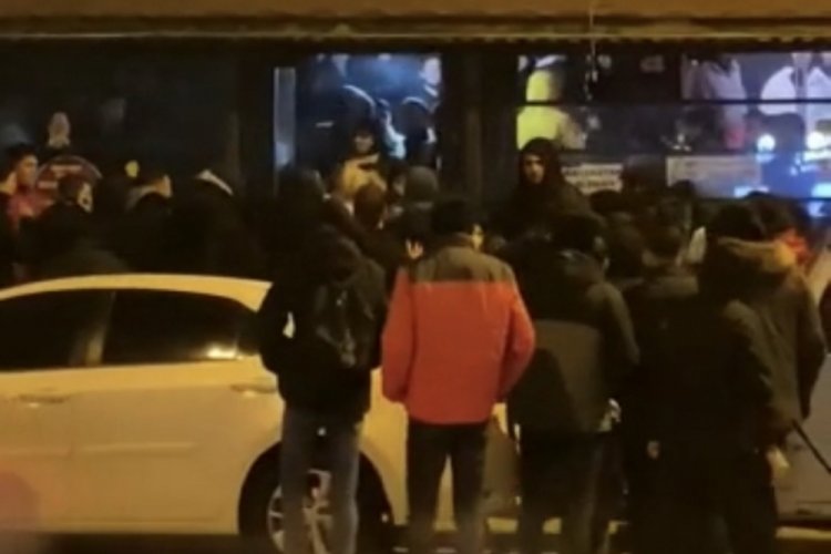 Derbi izleyen taraftarlar ile Eskişehirsporlu taraftarlar arasında kavga &ccedil;ıktı