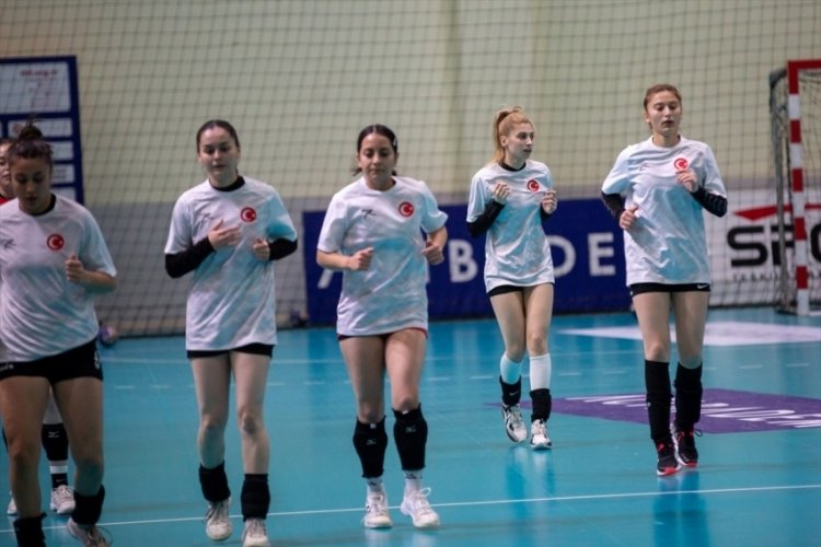 Hentbolda 19 Yaş Altı Kadın Milli Takımı'nın hazırlıkları başladı