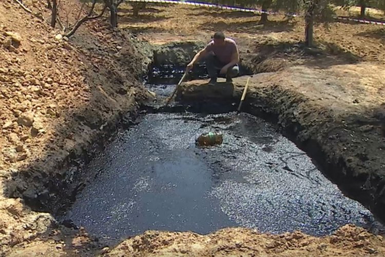 Manisa'da su bulmak i&ccedil;in sondaj a&ccedil;an vatandaş petrol buldu