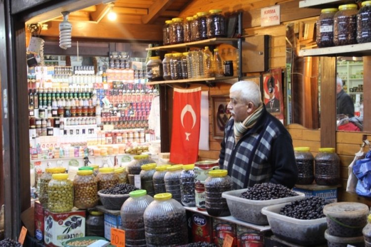 Bursa hanlar b&ouml;lgesinde başka bir hikaye: 'Nil&uuml;fer k&ouml;yl&uuml; pazarı'