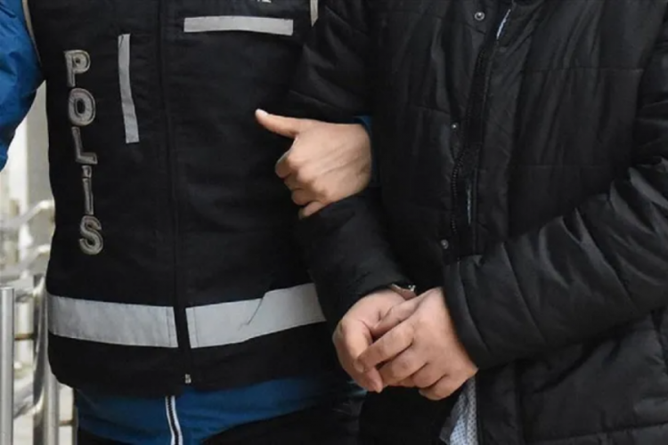 Mersin'de PKK/YPG operasyonunda g&ouml;zaltına alınan 8 zanlıdan 3'&uuml; tutuklandı