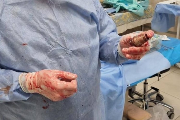 Doktorlar Ukraynalı askerin v&uuml;cudundan bomba &ccedil;ıkardı