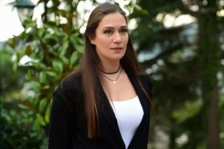 &Ouml;zge Borak'tan 'manidar' paylaşım