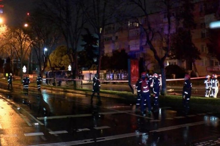 İstanbul Bakırk&ouml;y'de yakıt tankeri devrildi