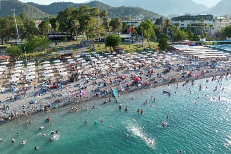 Kemer'e 2022'de n&uuml;fusunun 87 katı ziyaret&ccedil;i