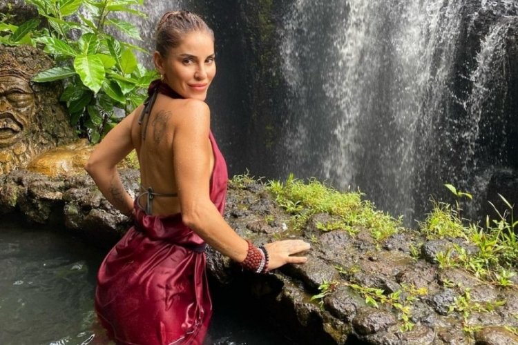 Irmak &Uuml;nal, dua etti