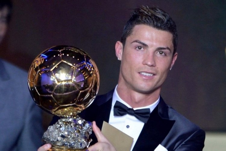 Ronaldo, Ballon d'Or &ouml;d&uuml;l&uuml;n&uuml; sattı!