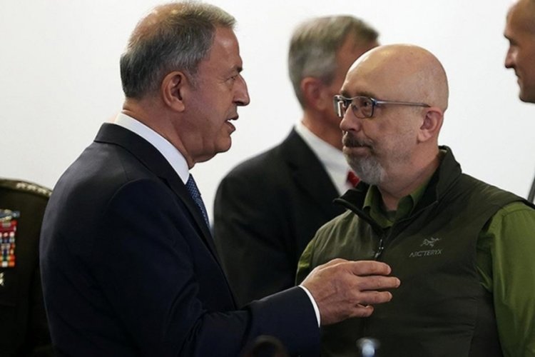 Bakan Hulusi Akar, Ukraynalı mevkidaşı ile g&ouml;r&uuml;şt&uuml;