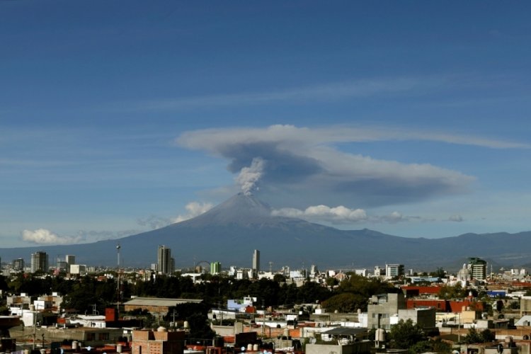 Popocatepetl Yanardağı'nda 3 patlama meydana geldi