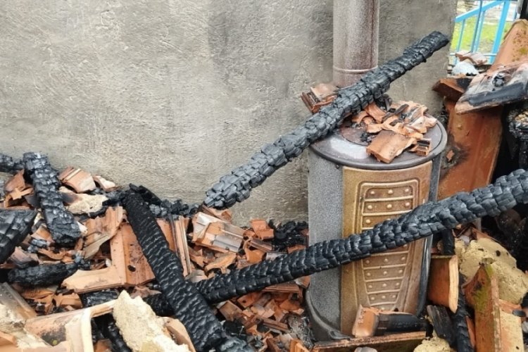 Muğla'da soba kovasından &ccedil;ıkan yangında ev zarar g&ouml;rd&uuml;