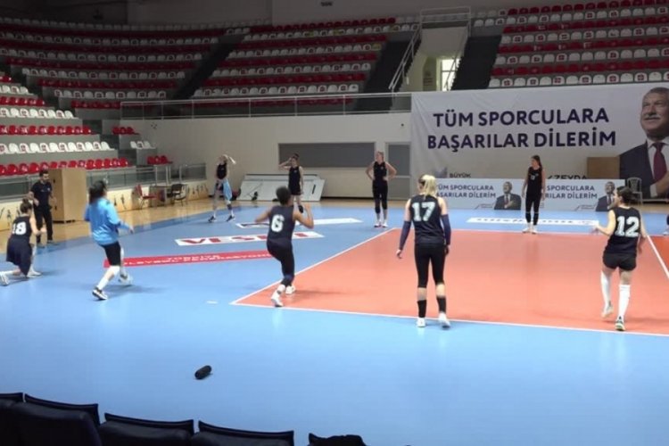 &Ccedil;ukurova Belediyesi Adana Demirsporlu voleybolcular'ın hedefi Avrupa