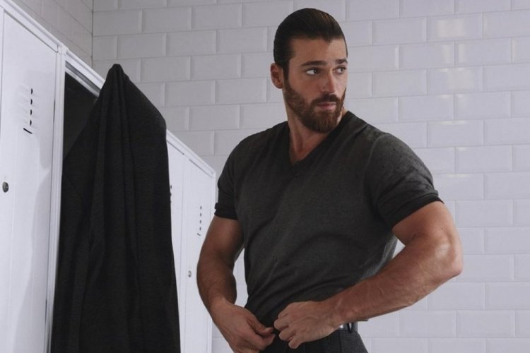 Can Yaman'dan İtalya'ya b&uuml;y&uuml;k bağış