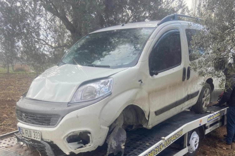 Bursa'da k&ouml;peğe &ccedil;arpmamak i&ccedil;in manevra yapan s&uuml;r&uuml;c&uuml; takla attı