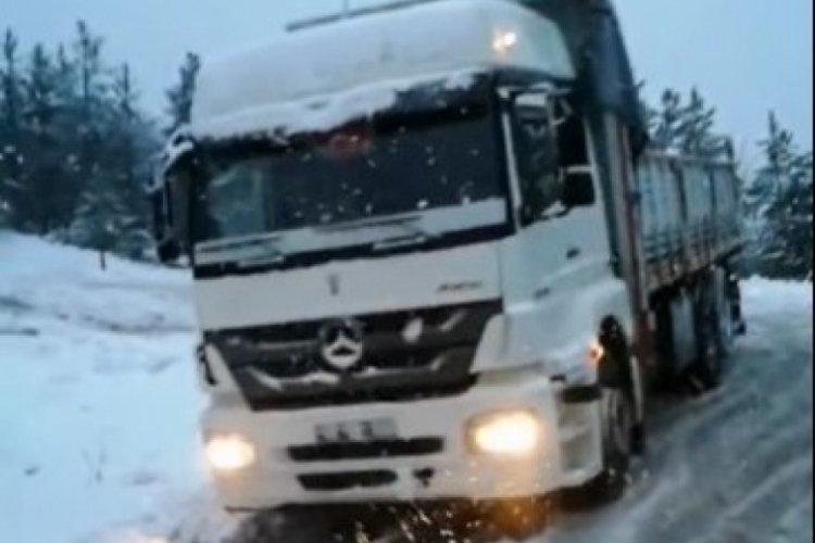 Murat Dağına mevsimin ilk karı d&uuml;şt&uuml;! S&uuml;r&uuml;c&uuml;ler zor anlar yaşadı