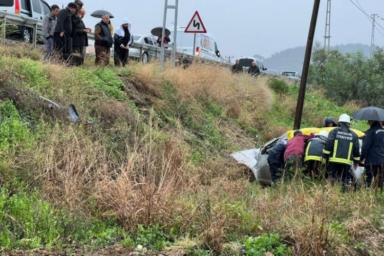 Antalya'da yağış kazaya sebep oldu: 1'i ağır 5 kişi yaralı