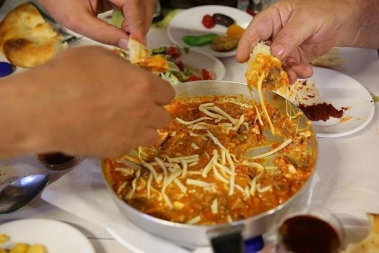 Menemen soğanlı mı yenir, soğansız mı?