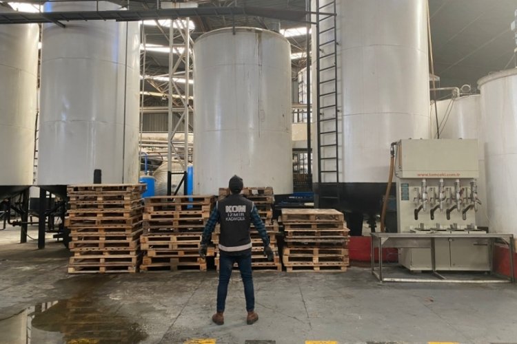 İzmir'de 150 ton karışımlı akaryakıt ele ge&ccedil;irildi